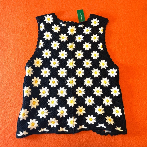 In april Paris 1986 (sold by Simons) daisies crochet vest NWT - Picture 9 of 9